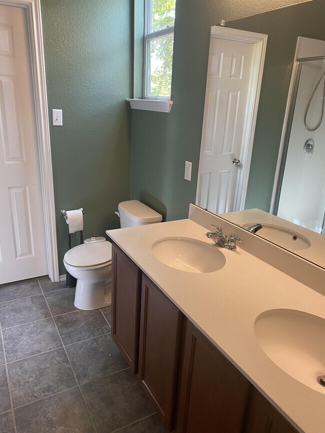 Building Photo - 3216 Claymore St