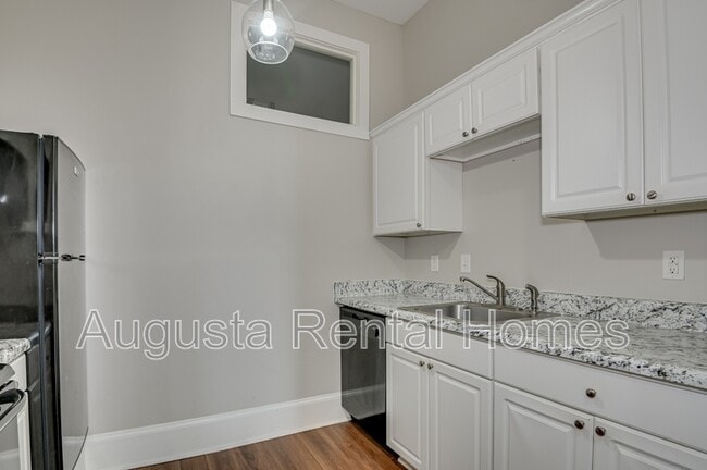 Building Photo - 1246 Broad St