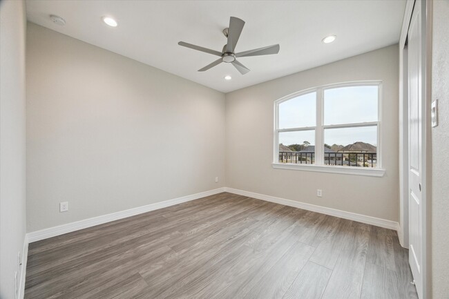 Building Photo - 602 Appia Dr