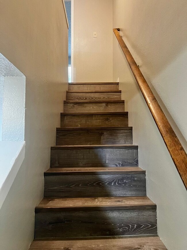 Building Photo - 861 Nutmeg Pl