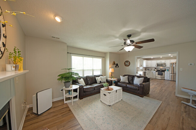 Building Photo - 930 Commons Dr N
