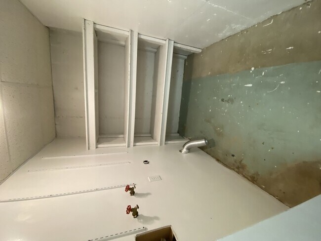 Building Photo - 2115 Browning Ave