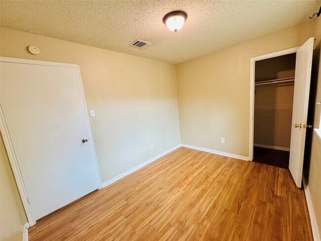 Building Photo - 2523 Woodbough Dr