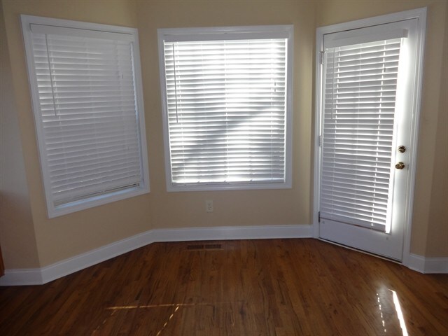 Building Photo - 103 Oakwind Pky