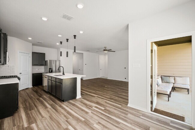 Building Photo - "Charming 3-Bed, 2-Bath Oasis with 1,753 S...