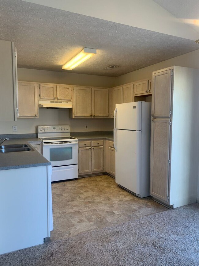 Building Photo - Oban Court 2 Bedroom 2 Bath House