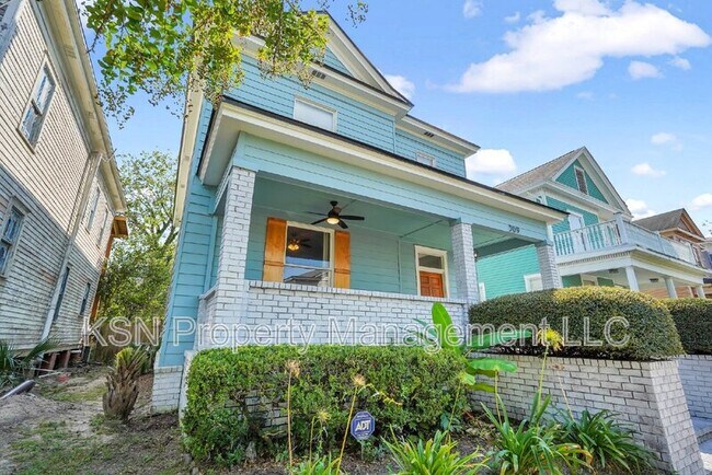 Building Photo - 309 W 33rd St