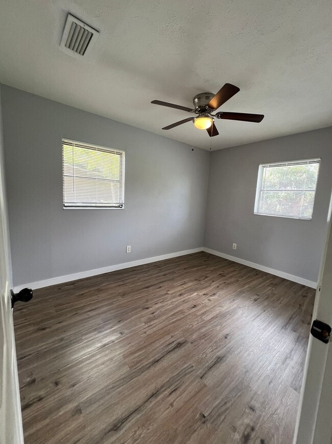 Building Photo - 1221 Cypress Ln
