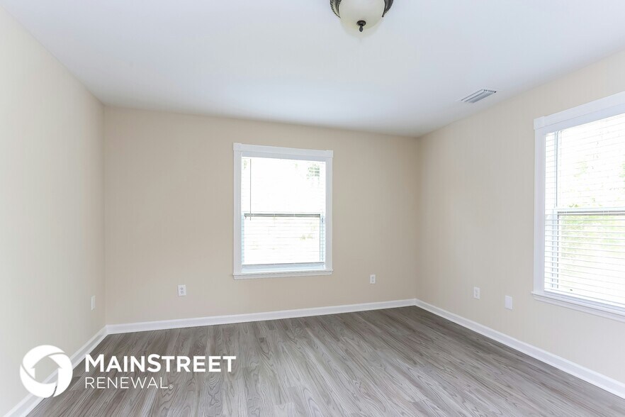 Building Photo - 14623 Sunset Dr