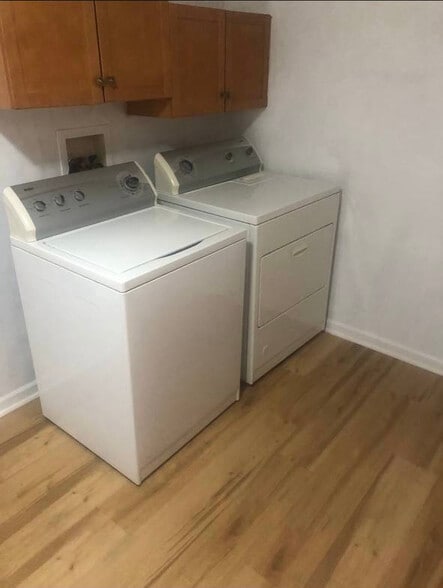 Building Photo - 618 Centre St