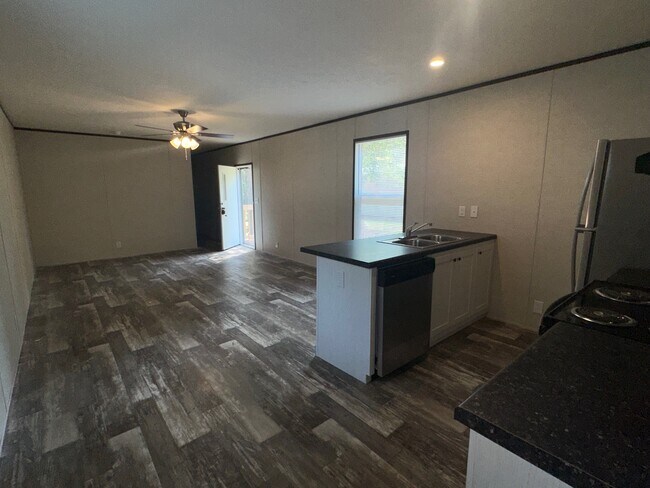Building Photo - 2773 Laurel Cir