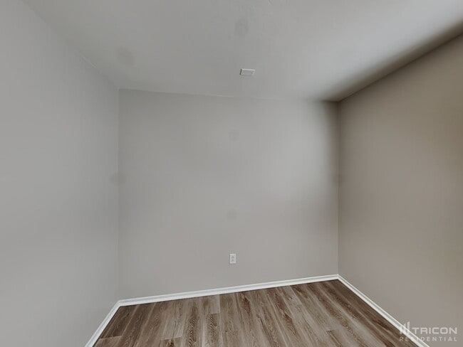 Building Photo - 1353 S Sabino Dr