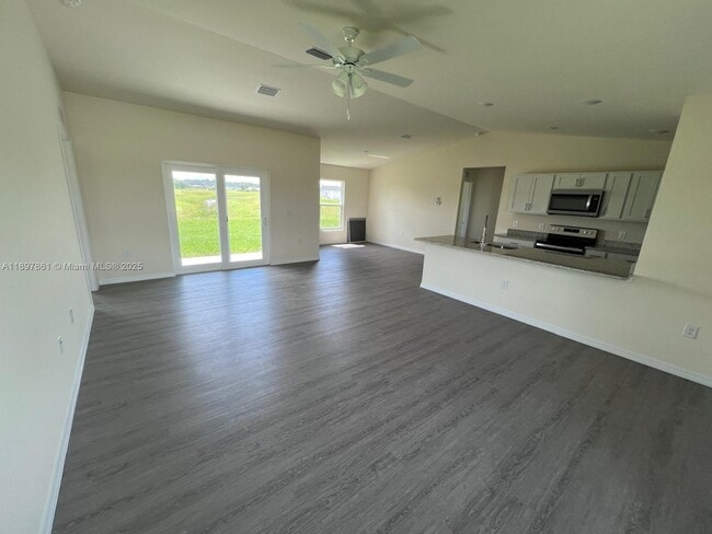 Building Photo - 1150 Norge Ct