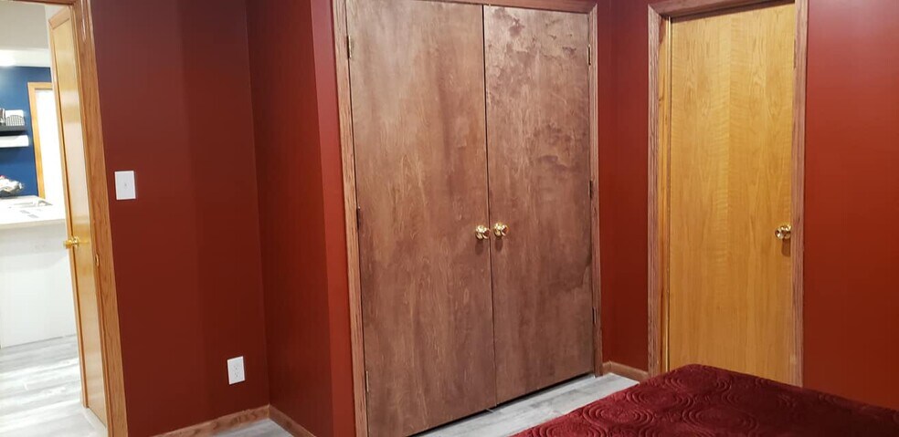 mstr bedroom closet - 401 S Baltimore St