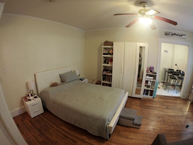 Building Photo - Spacious Studio - Pet Friendly - Close to ...