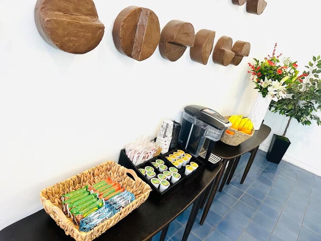 Building Photo - 1700 Alton Rd