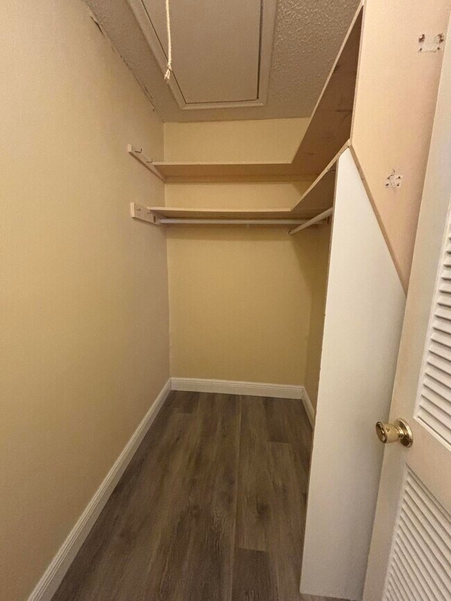 Building Photo - 707 High Point Blvd N