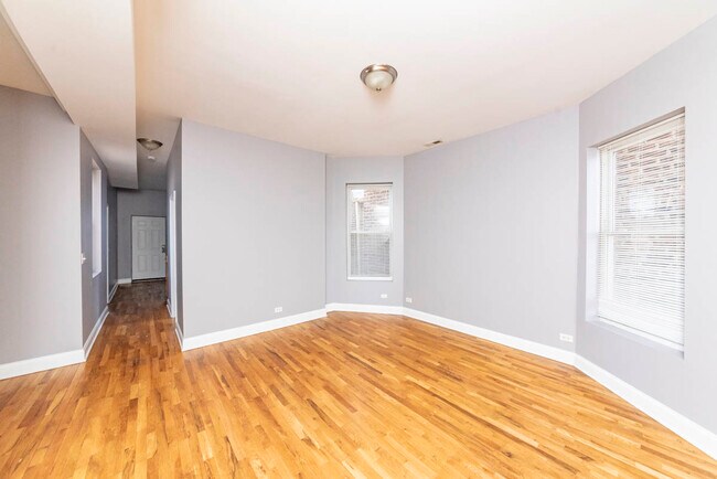 Building Photo - 7237 S Ridgeland Ave