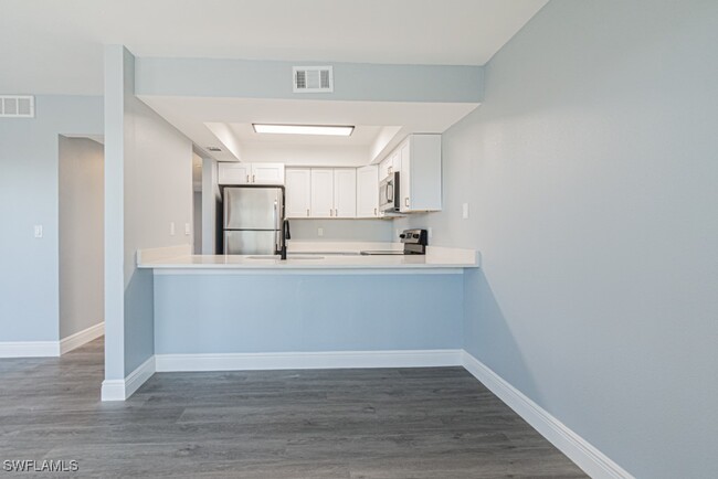 Building Photo - 5745 Foxlake Dr