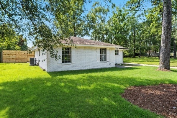 Building Photo - 10615 Twin Oak Dr
