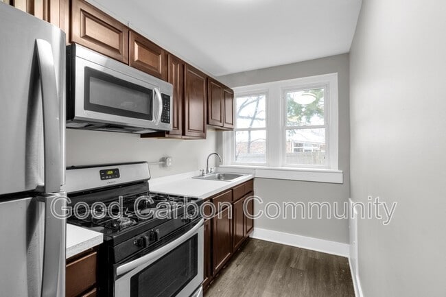 Building Photo - 1015 Amherst St