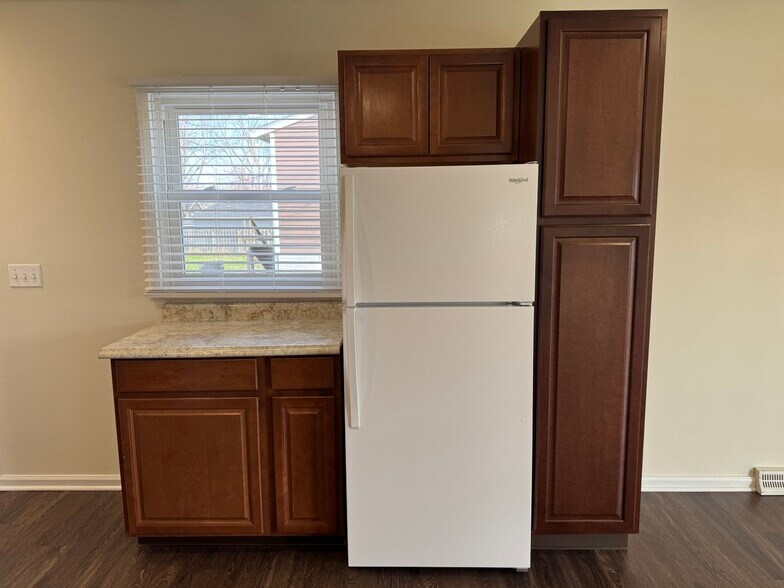 Building Photo - 2319 Pinehurst St