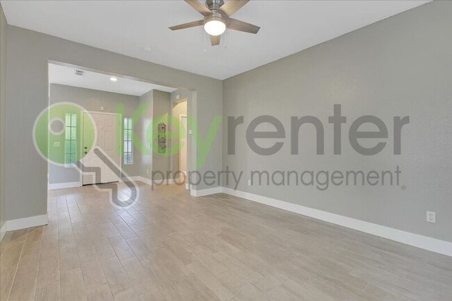 Building Photo - 461 Anjou Cir