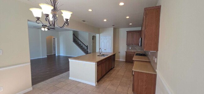 Building Photo - Expansive Mansfield Home with 5 Bedrooms, ...
