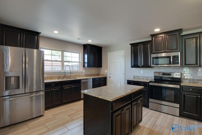 Building Photo - 512 Summer Cove Cir NW