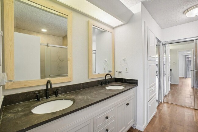 Building Photo - 1301 Memory Ln