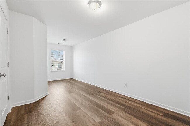 Building Photo - 2384 Belmont Pl