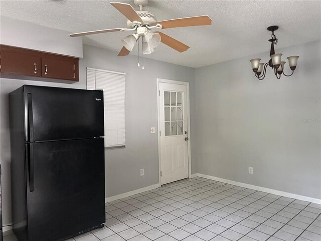 Building Photo - 39648 Meadowood Loop