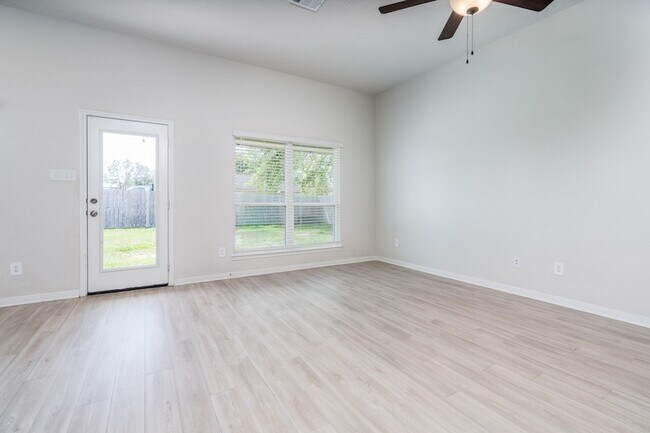 Building Photo - 911 Acorn Trail Pl