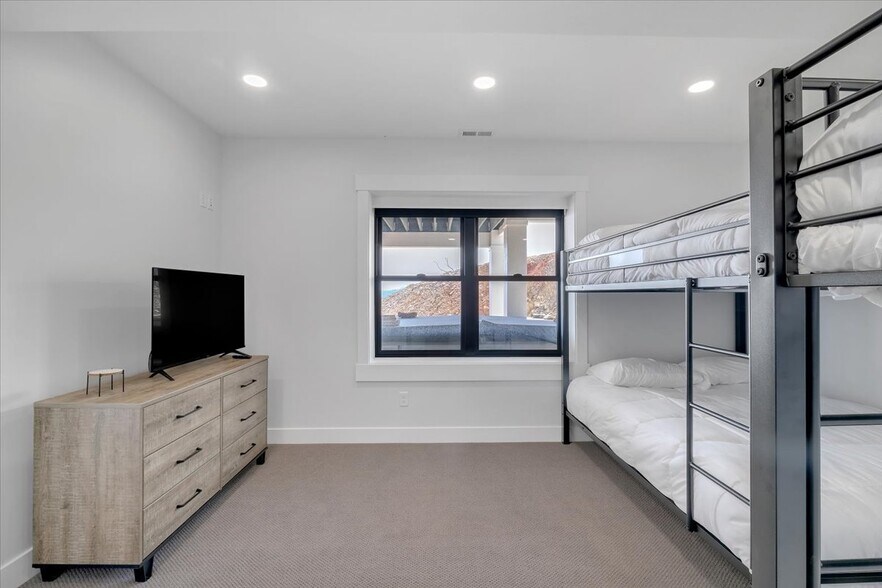 Building Photo - 1237 Sculpin Loop