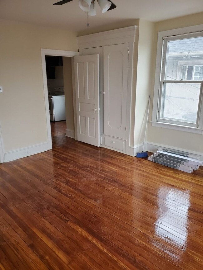 Building Photo - 2213 Mt Carmel Ave