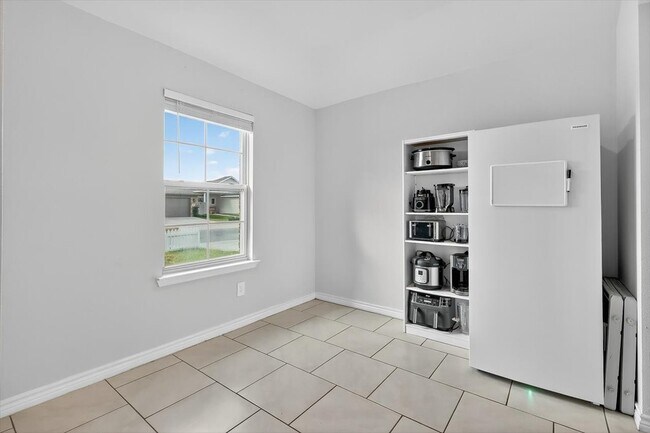 Building Photo - 1818 Secretariat Dr