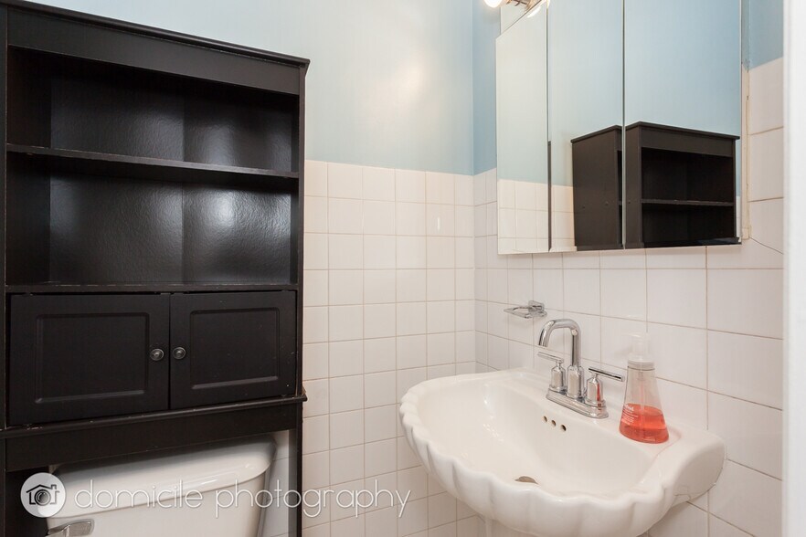 Building Photo - 2204 N Clybourn Ave