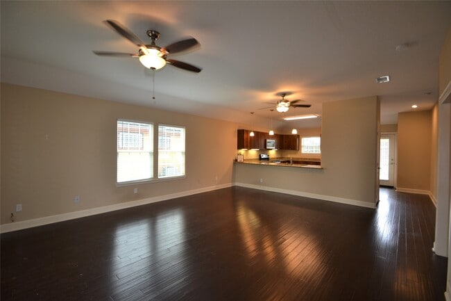 Building Photo - 278 Debbie Ln