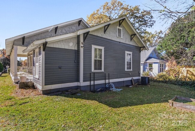 Building Photo - 813 E 35th St