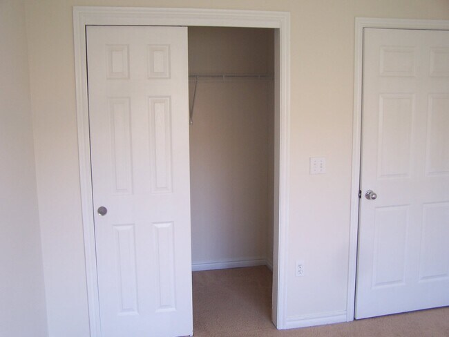 Building Photo - 11 Fuller Cir