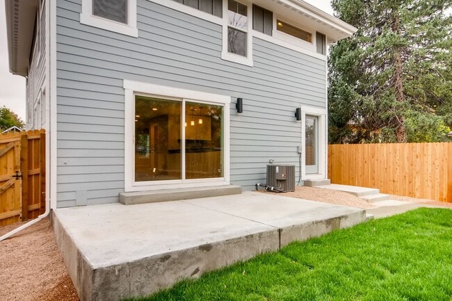 Building Photo - Spacious 5 BED Home for Lease