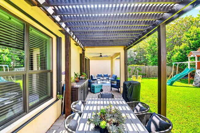 Building Photo - 9062 Gulf Cove Dr