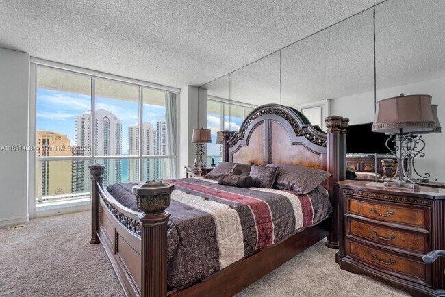 Building Photo - 16400 Collins Ave
