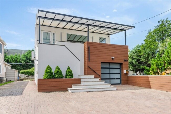 Primary Photo - 2105 Bay Blvd