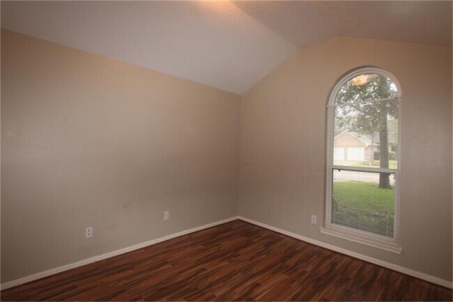 Building Photo - 2818 Russett Pl W