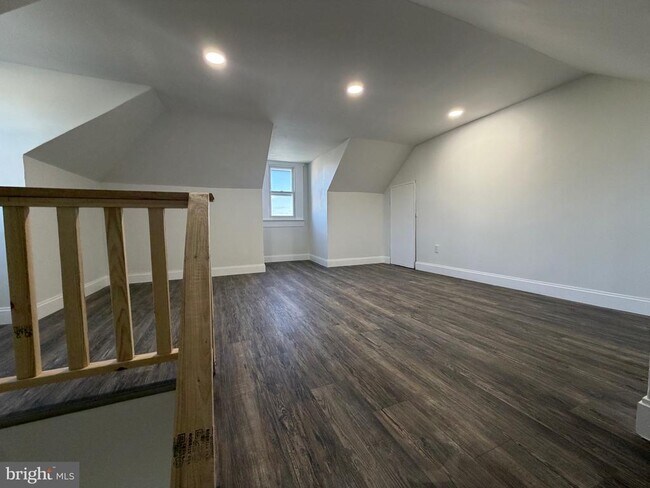 Building Photo - 517 Bentley Ave