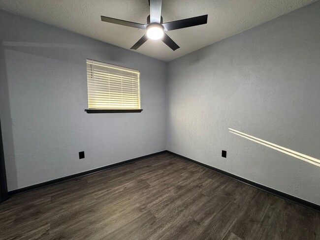 Building Photo - 505 SW 69th- New Year move in special- JAN...