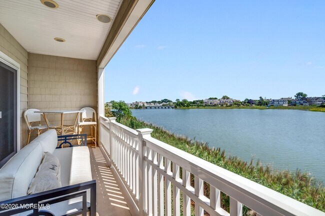 Building Photo - 10 Watersedge