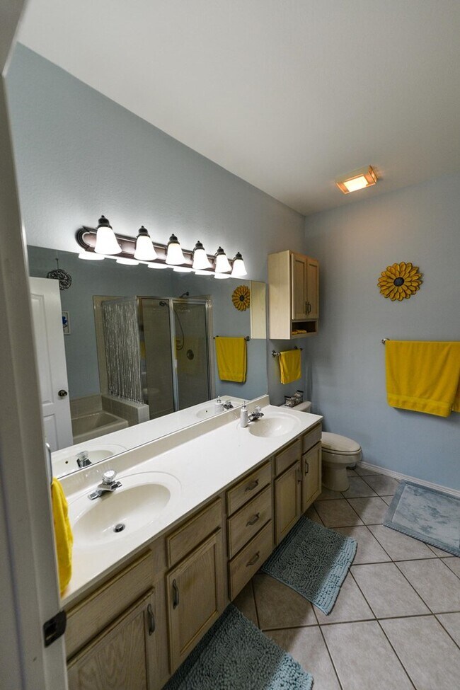 Building Photo - 10 Golf House Rd