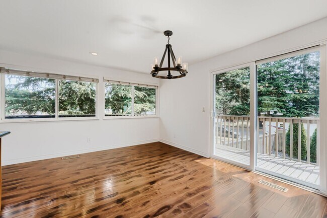 Building Photo - 4bd/2.75ba Renton Home